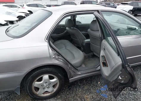 2000 Honda Accord 3.0 Ex from USA, damaged, VIN 1HGCG1658YA013863